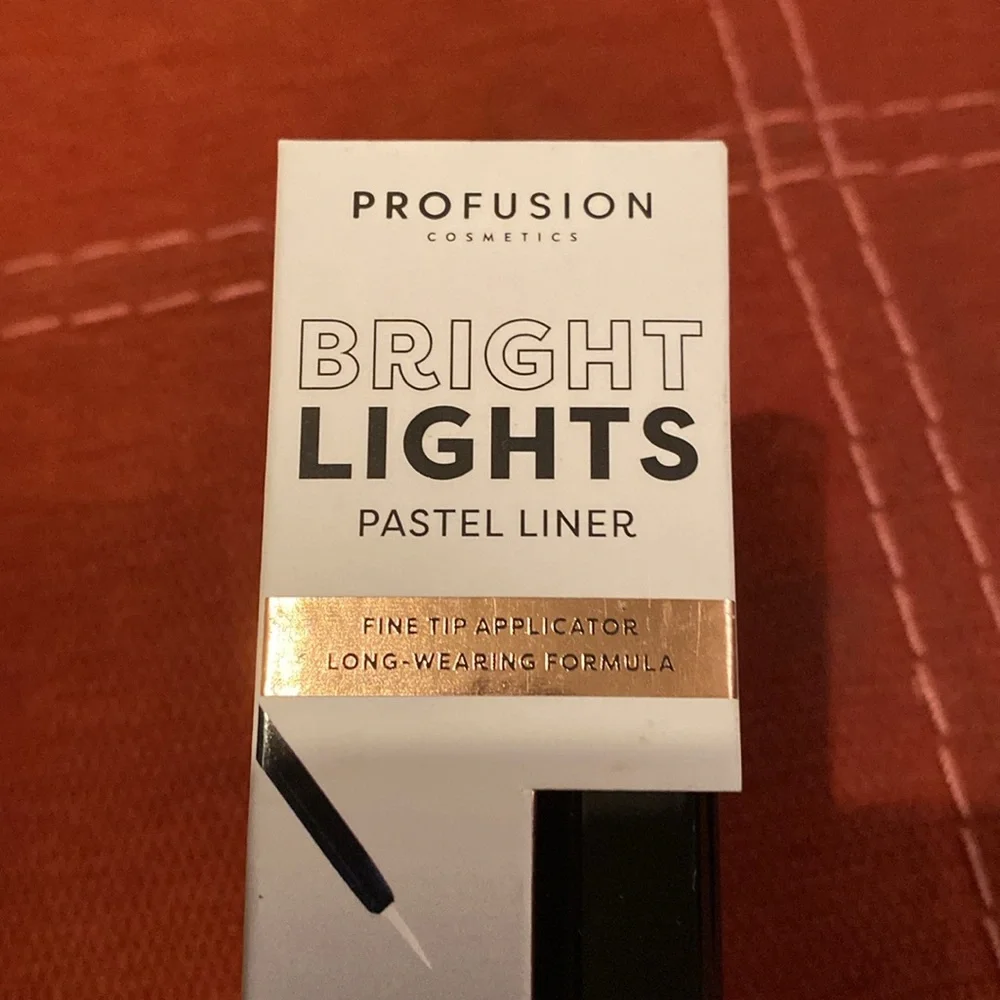 🆕PROFUSION: Bright Lights Pastel Eyeliner- White FULL SIZE